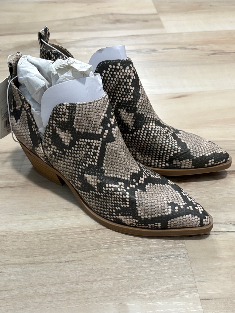 Universal Thread Cari Snakeskin Cut Out Ankle Booties Pointed Toe NWT 6.5 boho